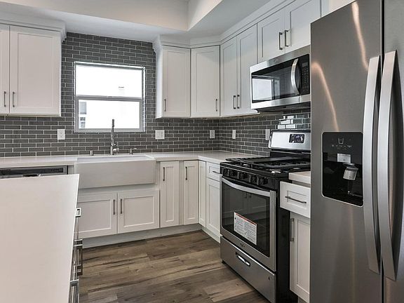 2nd image of 3946 S Budlong Ave