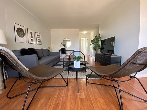 3rd image of 5534 N Kenmore Ave APT 507