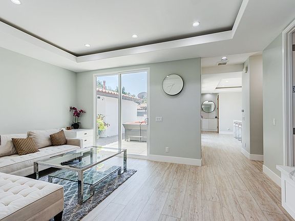 5th image of 10068 Russell Ave