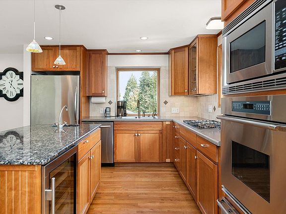 5th image of 10423 N College Cir