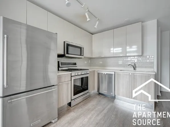 930 W Dakin St APT 2, Chicago, IL 60613