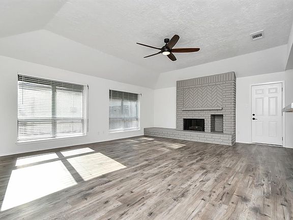5th image of 2795 Glen Haven Dr