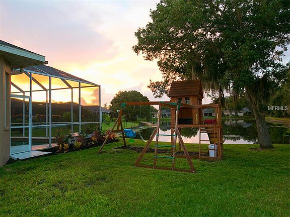 2nd image of 6723 Duck Pond Ln