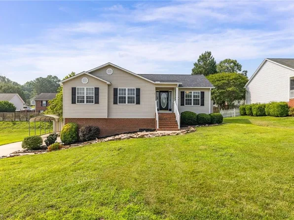 170 Kimberly Ct, Thomasville, NC 27360