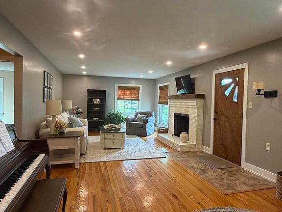 3rd image of 176 Devon Dr