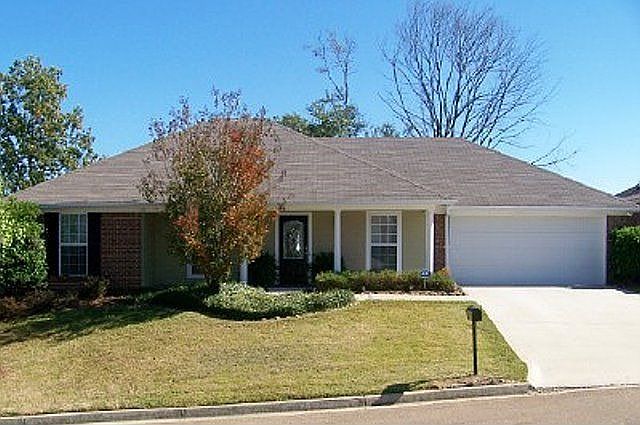 For Sale: 704 Lansdowne Ln, Ridgeland, MS 39157