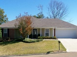 704 Lansdowne Ln, Ridgeland, MS 39157