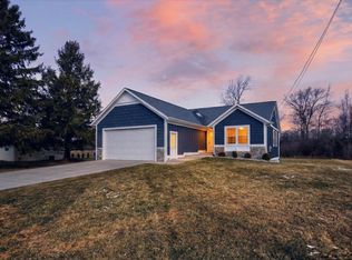 8550 Gilmour Ln, Freeland, MI 48623