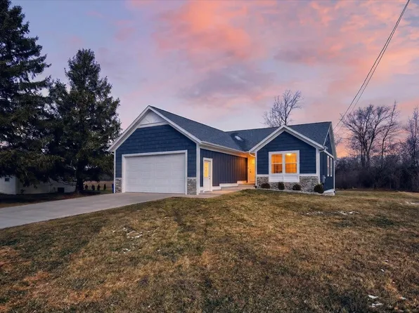 8550 Gilmour Ln, Freeland, MI 48623