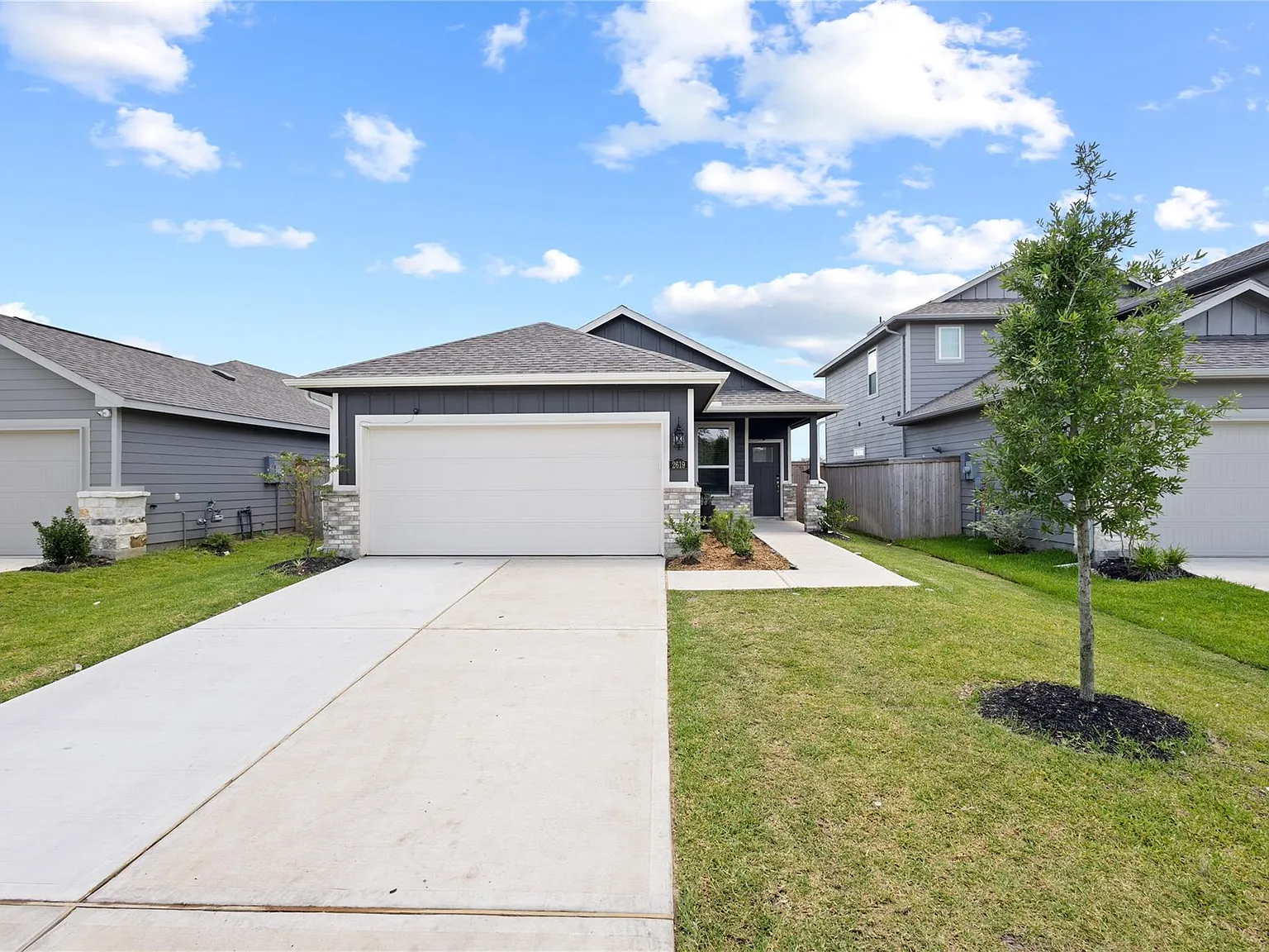 3 bed, 2.0 bath, 1444 sqft, $2,300 — Photo 2