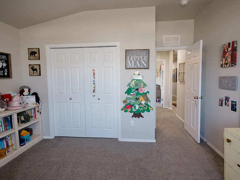930 SW Lago St — Photo 16