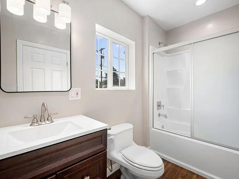 10227 Helendale Ave — Photo 18