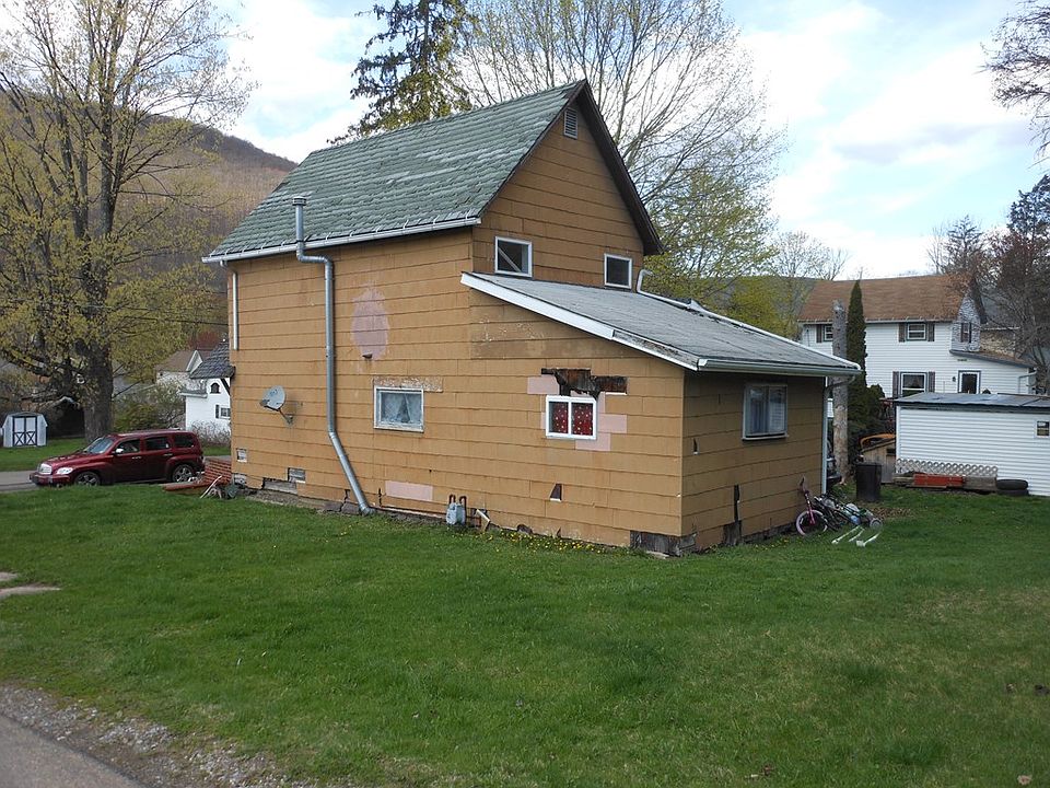 2nd image of 102 Pine St