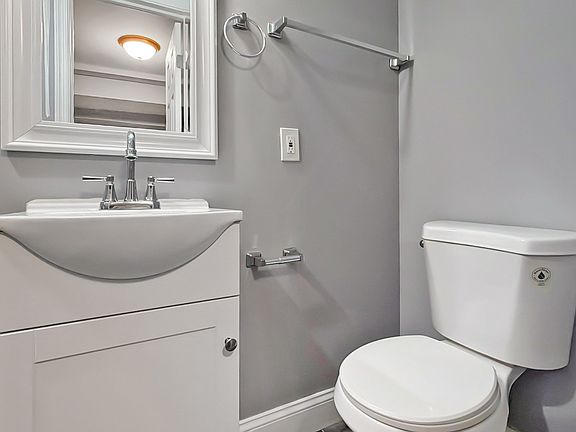 5th image of 2428 Brentwood Ave