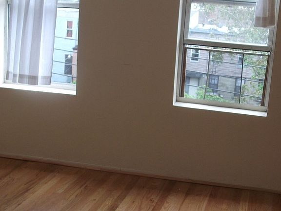 4th image of 65 Wyckoff Ave #3C