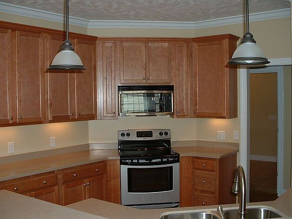 Kitchen w/stainless appliances