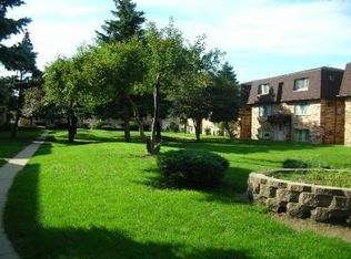 10048 Holly Ln APT 2S, Des Plaines, IL 60016