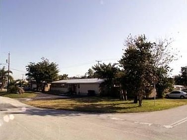 2nd image of 2050 NE 54th St