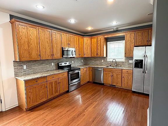 4th image of 1806 Cardinal Cir