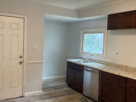 3rd image of 6924 Fullerton Ave