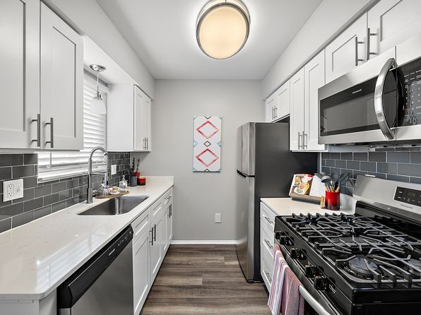 Cherry Hill Village Apartments - Dearborn Heights, MI | 238 Yorkshire Blvd, Dearborn Heights, MI