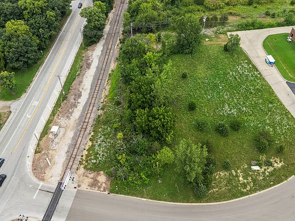 4th image of 105 Oswald Ave