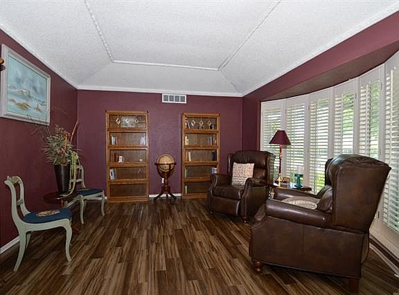 3rd image of 6807 Town Bluff Dr