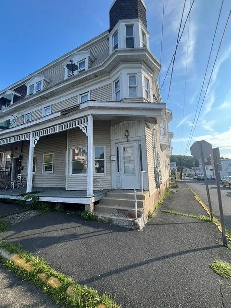 38 Clay Street — Photo 1