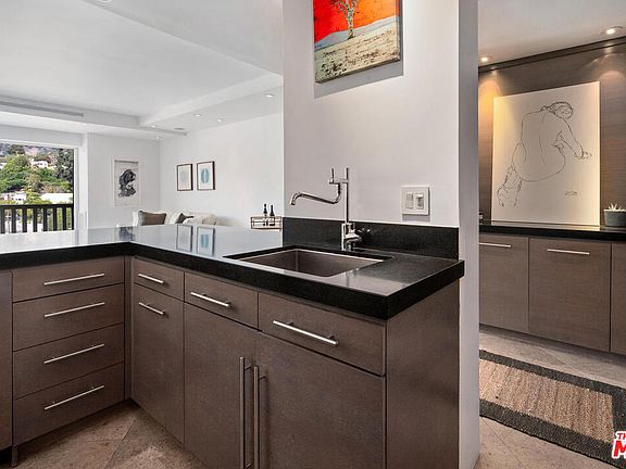 5th image of 999 N Doheny Dr APT 903