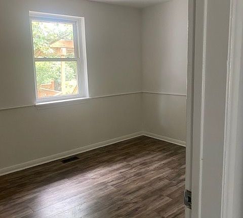 4th image of 482 Brookside Dr