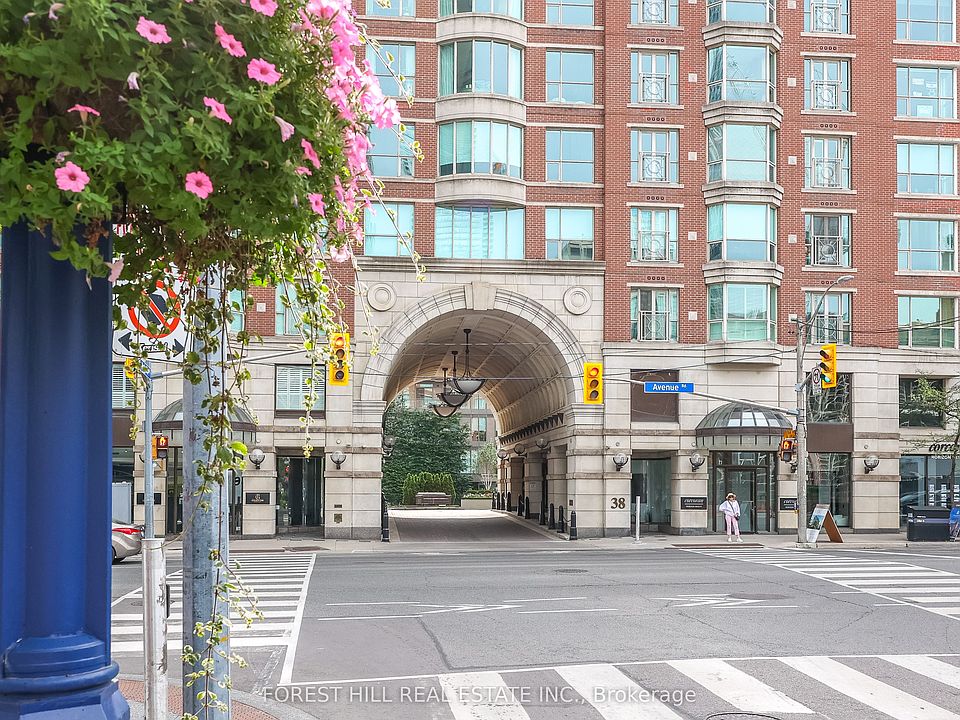 1st image of 38 Avenue Rd #305
