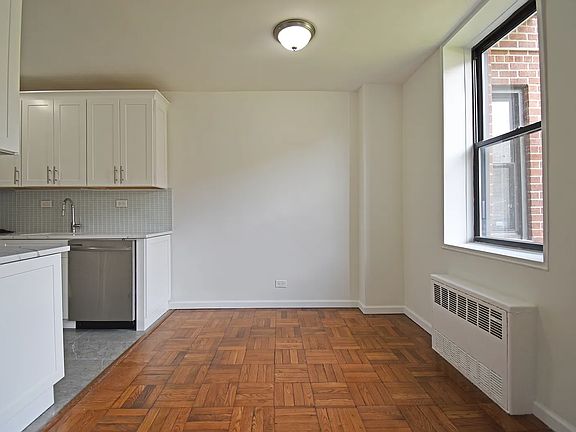 4th image of 8410 153rd Ave