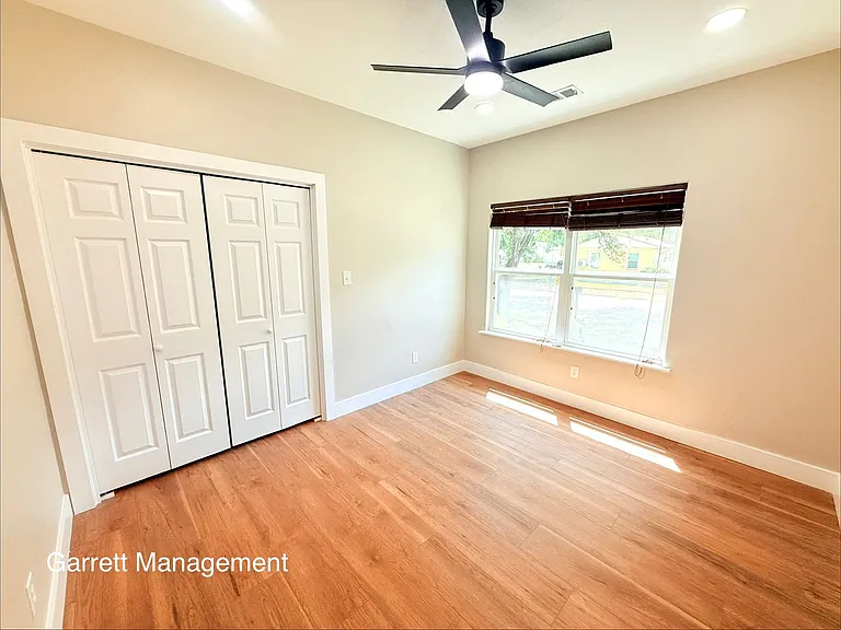 505 W Avenue C — Photo 9