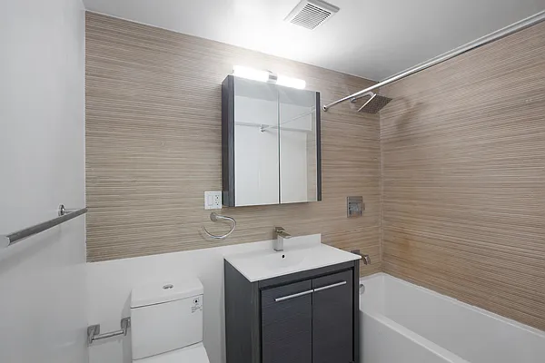 Rented by Platinum Forbes Global Properties | media 7