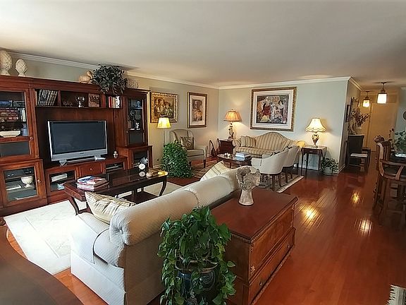 3rd image of 3150 N Lake Shore Dr APT 27E