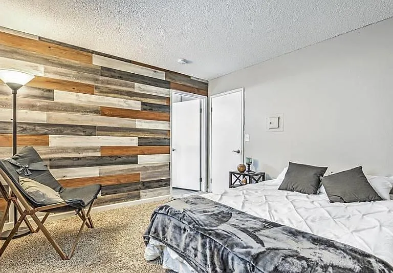 Del Amo Place Apartments Homes — Photo 10