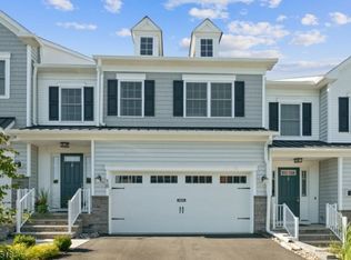 18 Hickory Ct, Cedar Grove, NJ 07009
