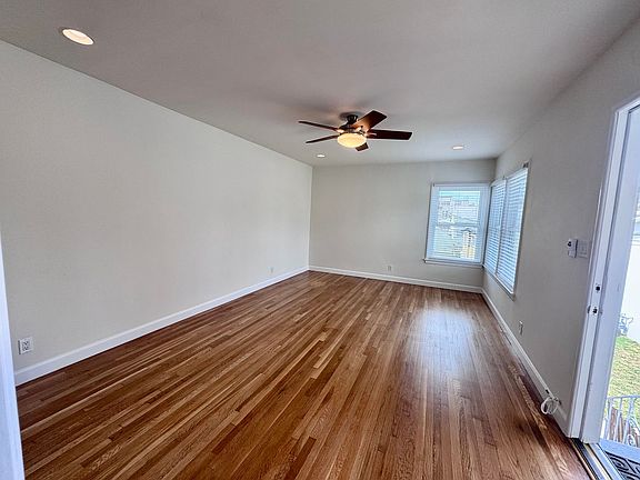 3rd image of 2458 Ocean Park Blvd #28155E262