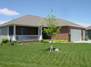 6120 Loma Cir, Lincoln, NE 68516