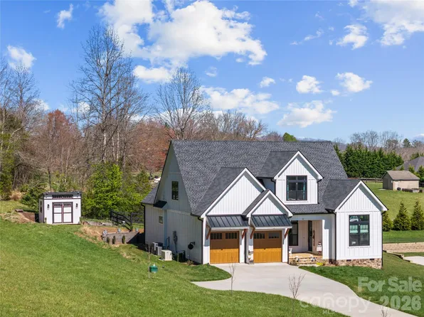 122 Wintercress Dr, Mills River, NC 28759