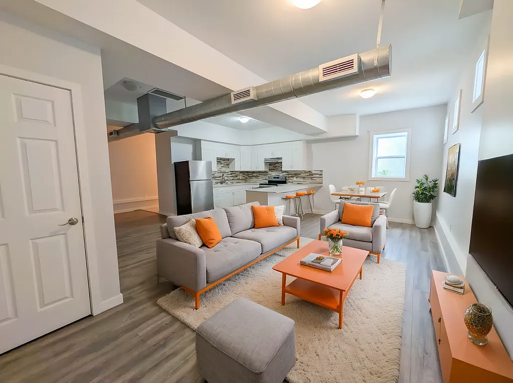 140 Caroline Street South - 1 — Photo 1