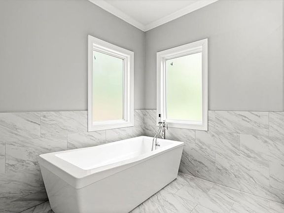 2nd image of 148 Oxbo Rd