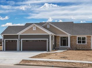 520 Spur Rd N, Slinger, WI 53086