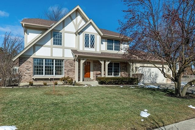 1st image of 325 Yorkshire Dr