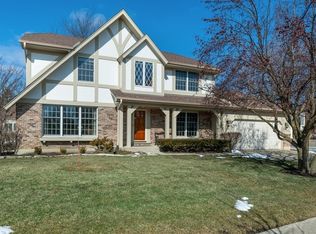 325 Yorkshire Dr, Mundelein, IL 60060