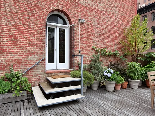 Sold by Sotheby's International Realty | media 18