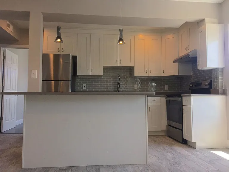77 Linden St #2 — Photo 1