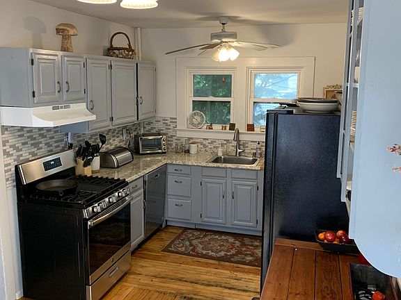 4th image of 212 Church St