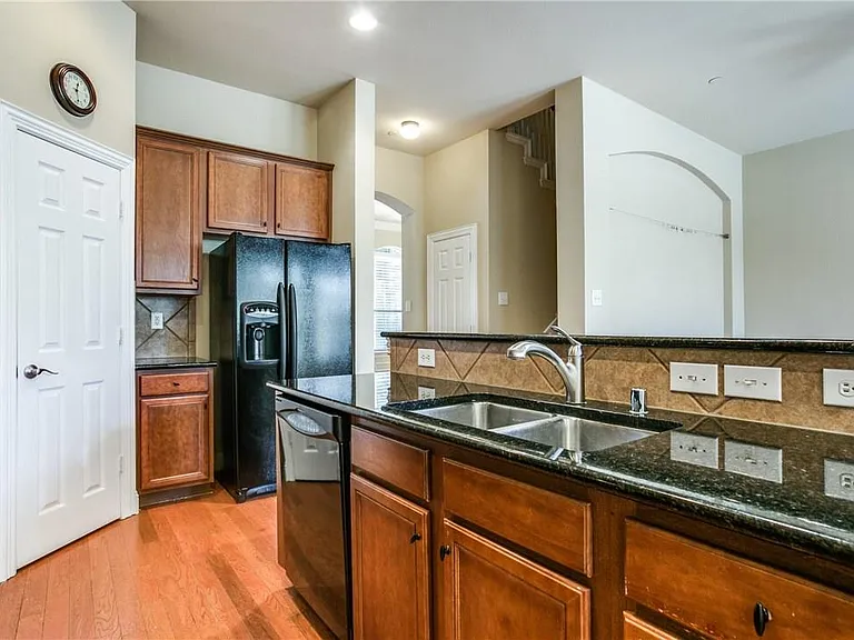 8613 Empire Blvd — Photo 10