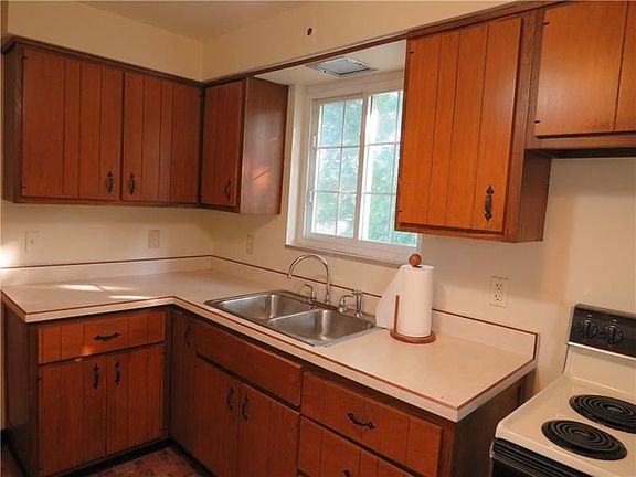 3rd image of 3008 Mintwood Dr